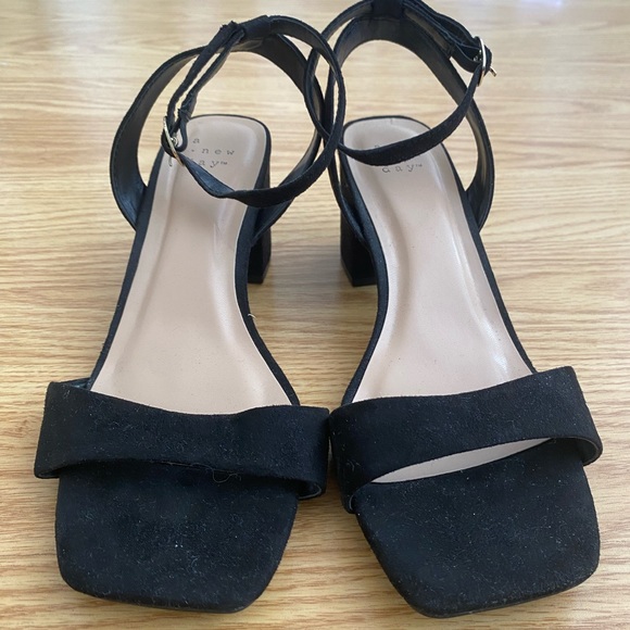 Women’s Heels - Picture 5 of 5